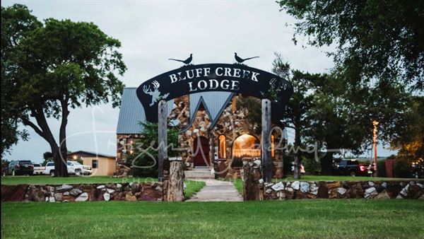 Bluff Creek Lodge