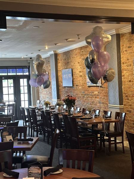 Petes Saloon & Restaurant