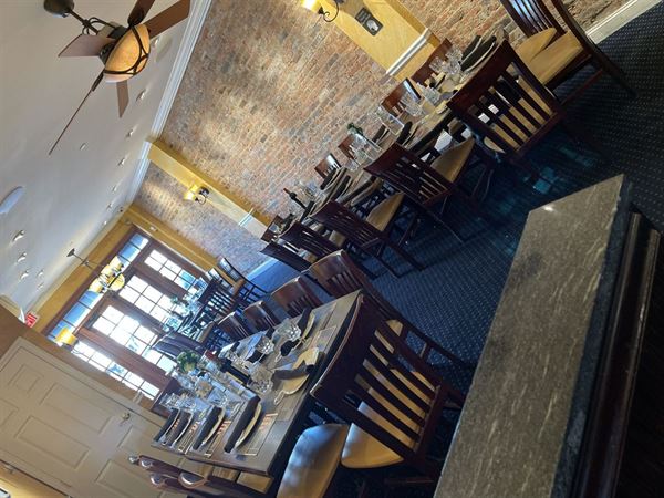 Petes Saloon & Restaurant