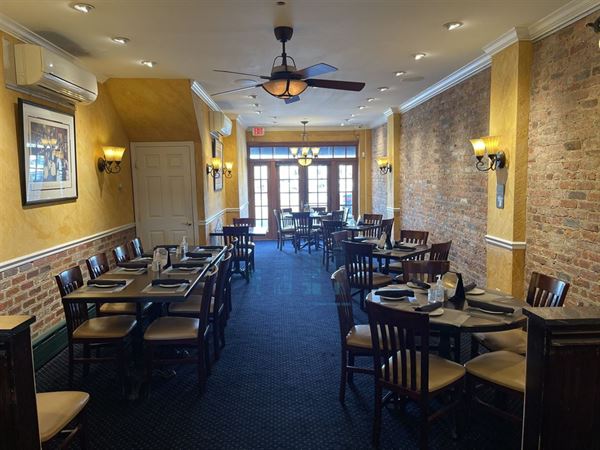 Petes Saloon & Restaurant