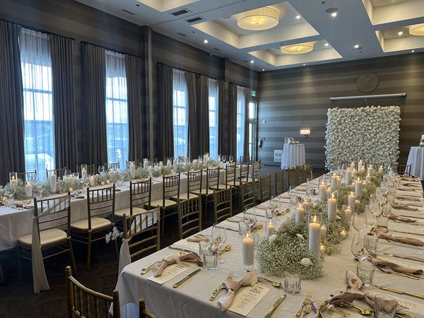 Moxies & Sandman Hotel Hamilton