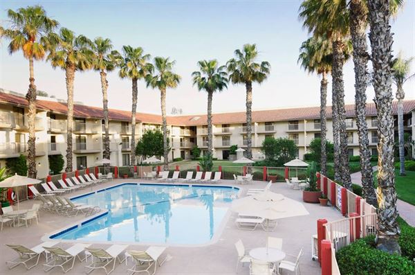 DoubleTree by Hilton Hotel Bakersfield