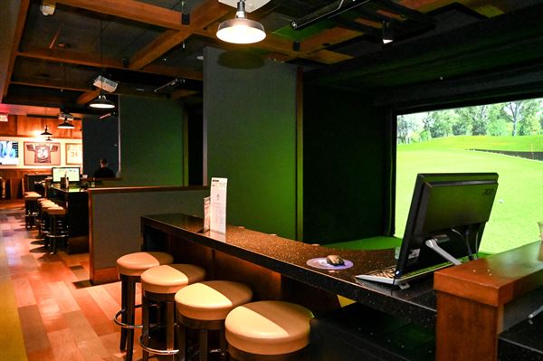 Tour Portsmouth Golf & Grill