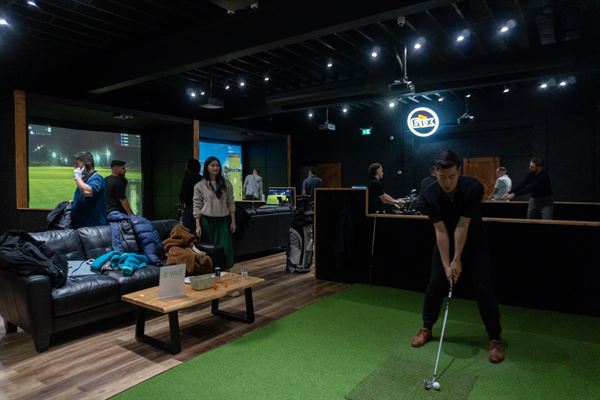 6ix Iron Indoor Golf