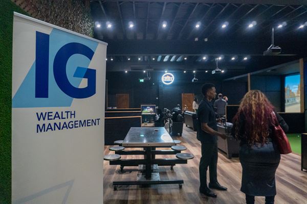 6ix Iron Indoor Golf