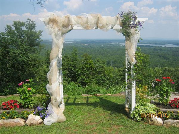 The Secret Bed & Breakfast Lodge