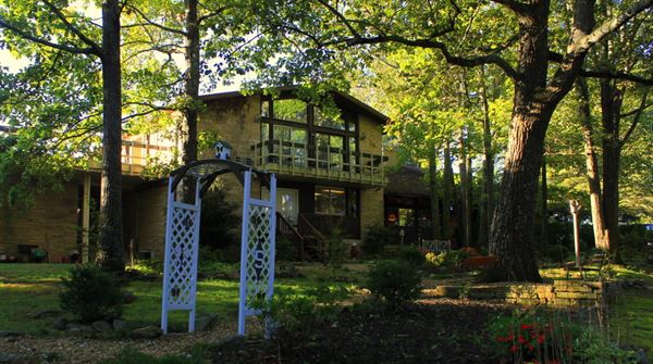 The Secret Bed & Breakfast Lodge