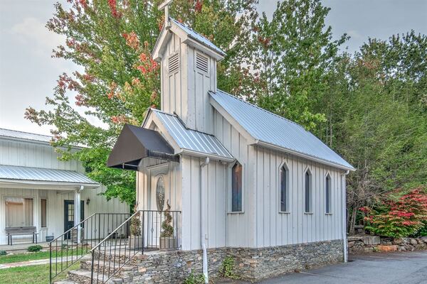 Miss Caroline's Country Wedding Chapel