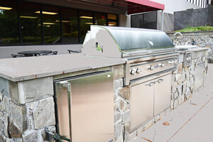 Outdoor Kitchen & Patio