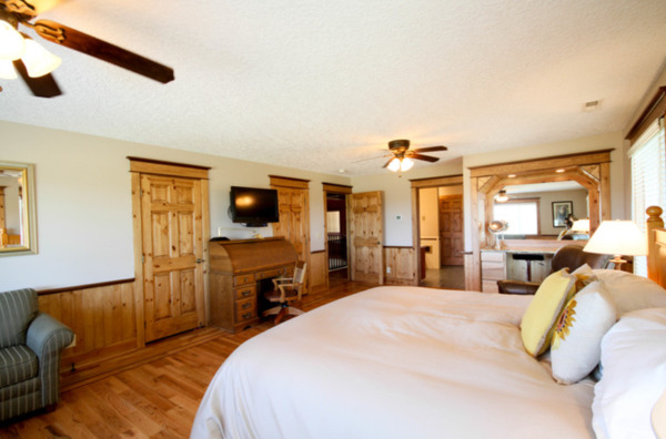 Scholls Valley Lodge