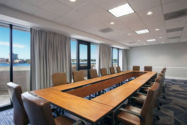 Sheraton Norfolk Waterside Hotel