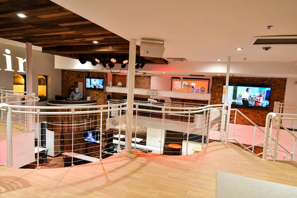 Air Restaurant and Lounge