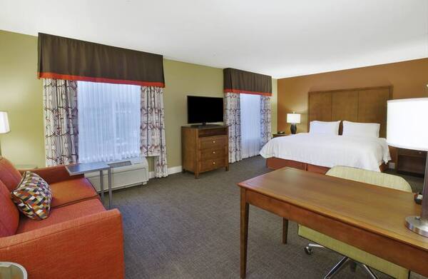 Hampton Inn & Suites Wichita-Northeast
