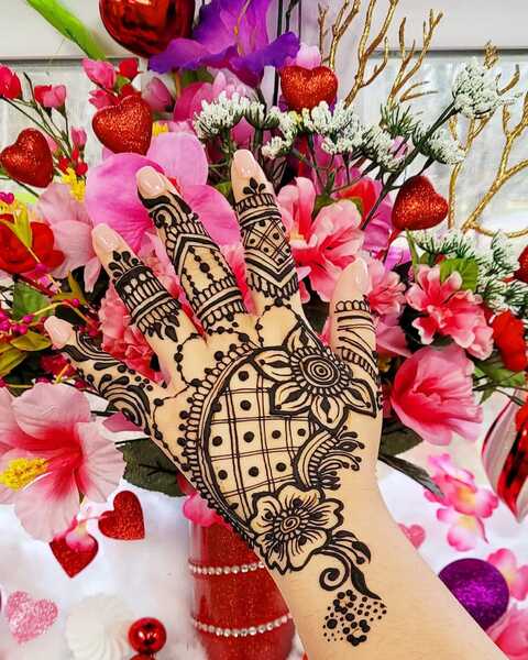 Eyebrow threading and henna tattoo