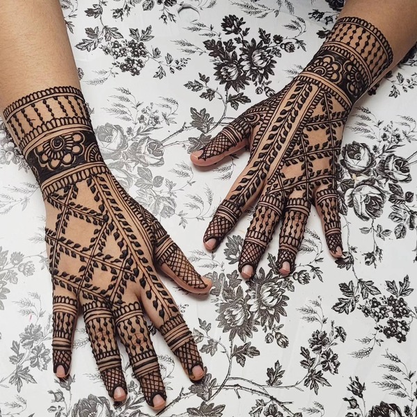 Eyebrow threading and henna tattoo