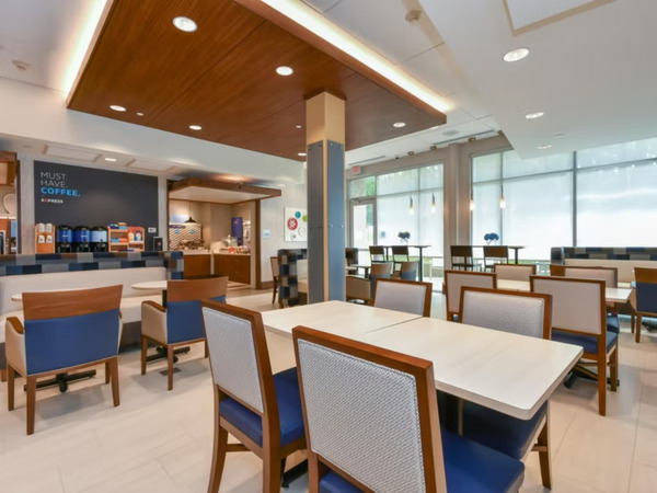 Holiday Inn Express & Suites Charlotte - Ballantyne