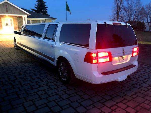 Moelimo Limousine & Livery Service