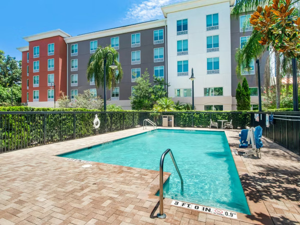 Holiday Inn Express & Suites Orlando – Apopka