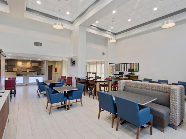 Holiday Inn Express & Suites Orlando – Apopka