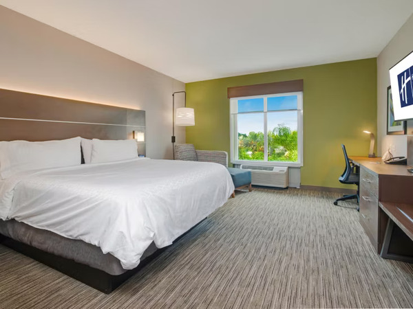 Holiday Inn Express & Suites Orlando – Apopka