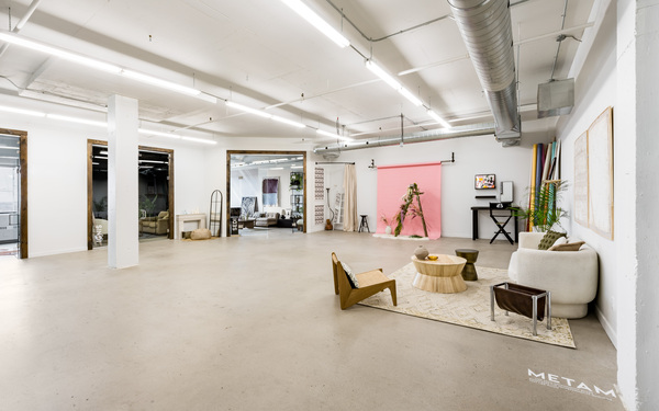 N/A & CO.LLECTIVE CREATIVE STUDIO