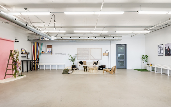 N/A & CO.LLECTIVE CREATIVE STUDIO