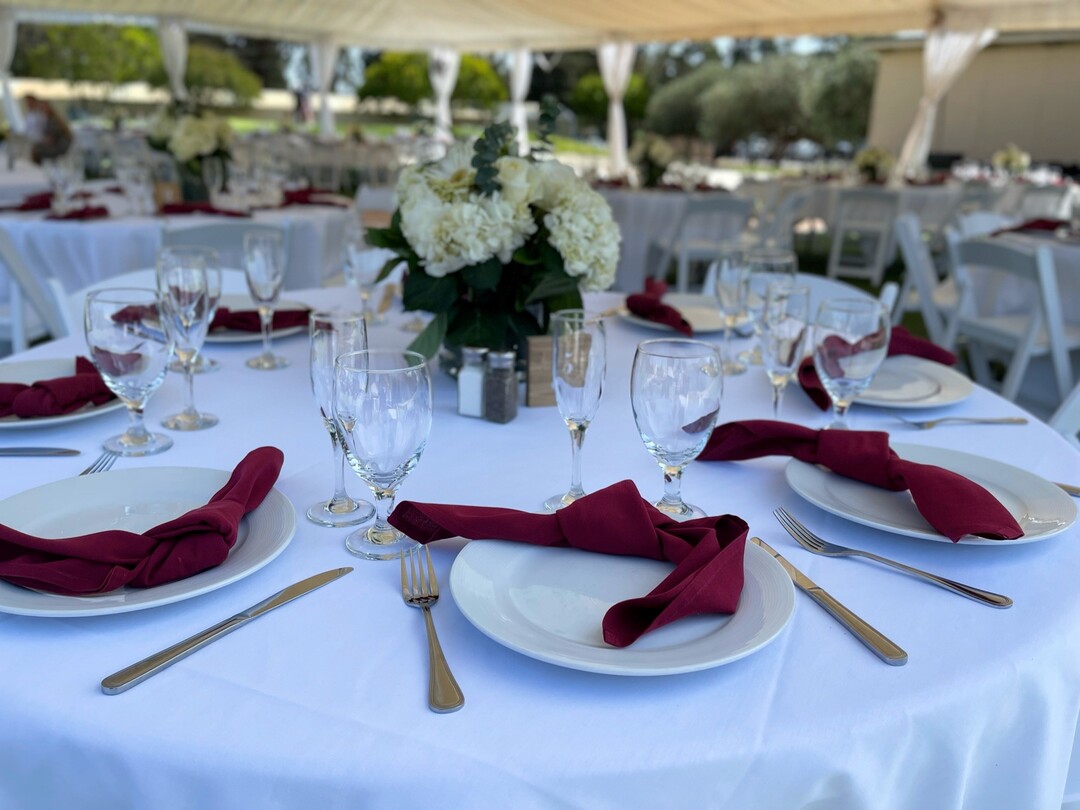 Oakdale Barn spring engagement session - www.michaelandlaurablog.com, image size:1080x810