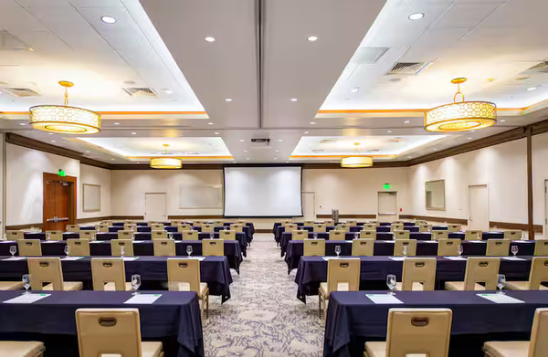 DoubleTree by Hilton San Diego Bayside