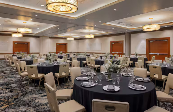 DoubleTree by Hilton San Diego Bayside