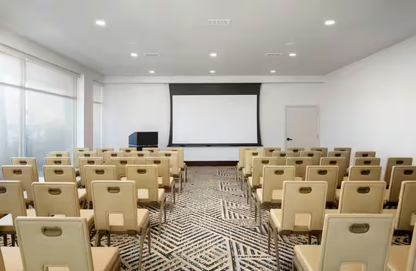 DoubleTree by Hilton San Diego Bayside