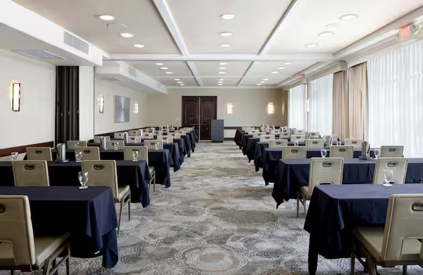 DoubleTree by Hilton San Diego Bayside