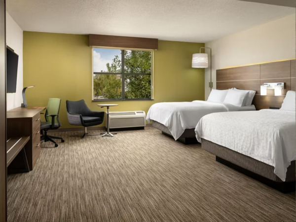 Holiday Inn Express & Suites Irving DFW Airport North
