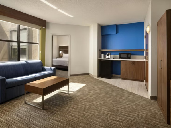 Holiday Inn Express & Suites Irving DFW Airport North