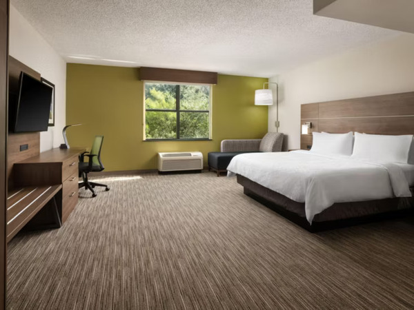 Holiday Inn Express & Suites Irving DFW Airport North