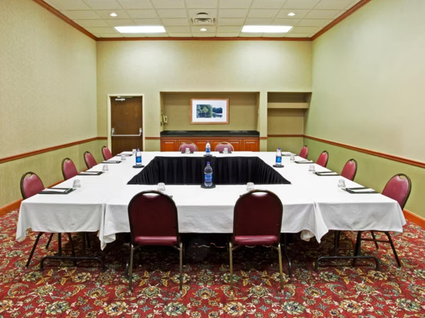 Holiday Inn Hotel & Suites Cincinnati-Eastgate (I-275e)