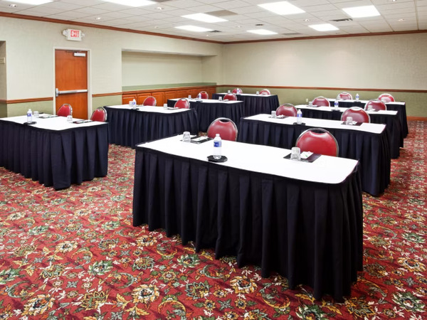 Holiday Inn Hotel & Suites Cincinnati-Eastgate (I-275e)