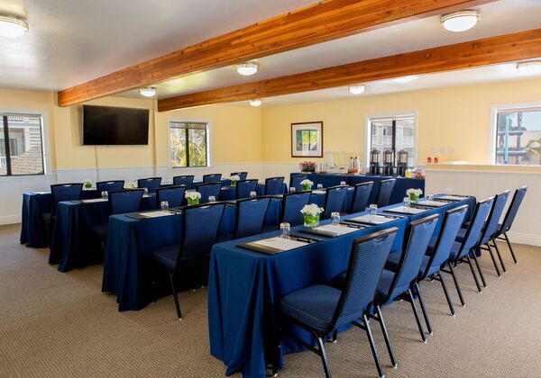 Pismo Lighthouse Suites