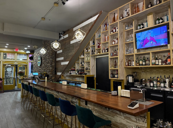 Delhi to Kathmandu, Restaurant  & Bar