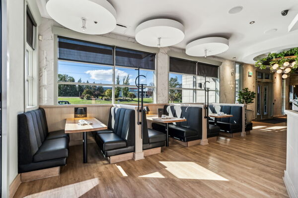 Moxies Barlow & Sandman Hotel Calgary Airport