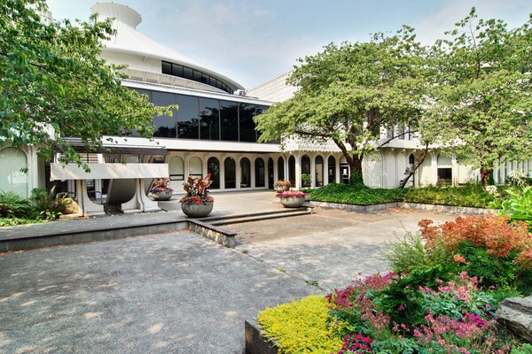 H.R. Macmillan Space Centre