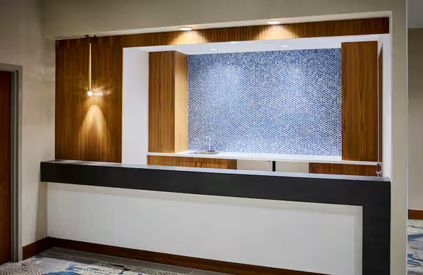 DoubleTree by Hilton Windsor Hotel & Suites