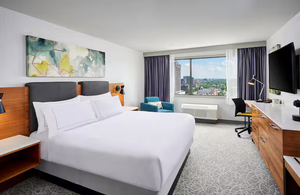 DoubleTree by Hilton Windsor Hotel & Suites