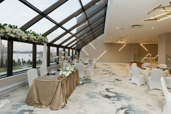 DoubleTree by Hilton Windsor Hotel & Suites