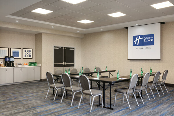 Holiday Inn Express & Suites Norfolk Airport