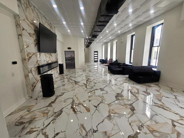 The Winston On Market