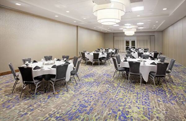 Hilton Garden Inn Omaha Aksarben Village