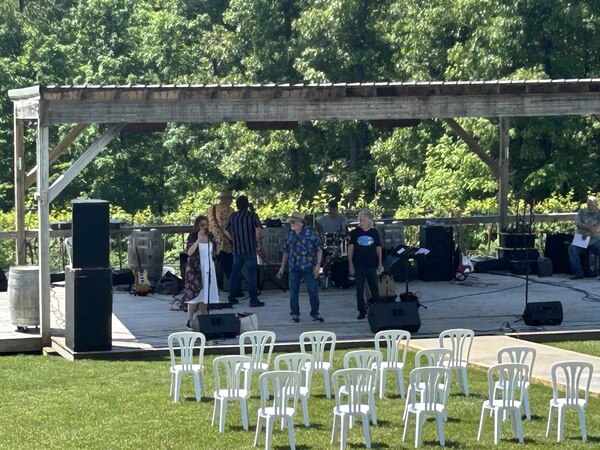 Shawnee Bluff Winery & Vineyard