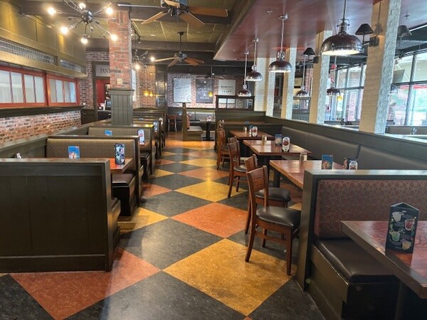 Uno Pizzeria and Grill