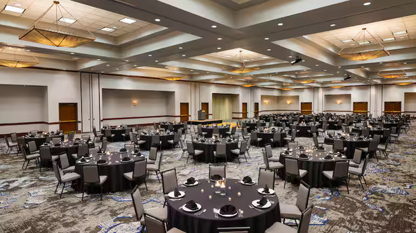 Embassy Suites Dallas - DFW Airport North Outdoor World