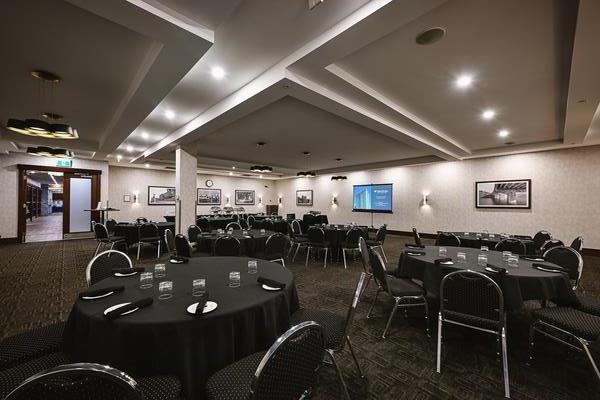 Sandman Edmonton West & Chop Steakhouse West